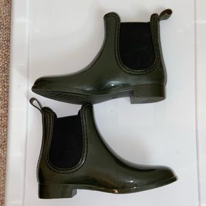 Dark green Chelsea boots